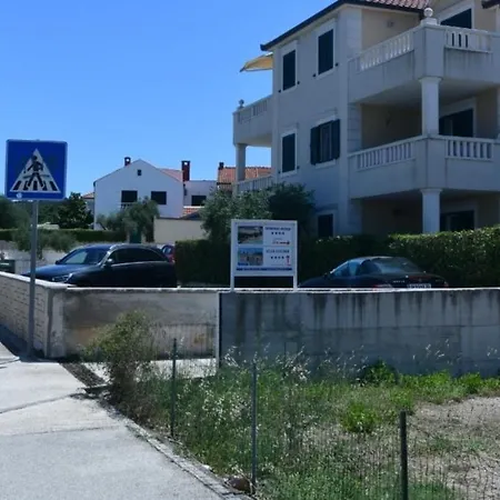 Апартаменти Seaside With A Swimming Pool Supetar, Brac - 11360 Супетар